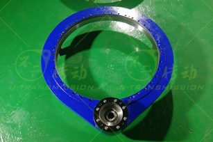 william威廉中文官网新产品：外齿反向法兰精密齿轮式回转驱动