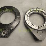 拓展中心距且兼顾精度的两级传动回转驱动